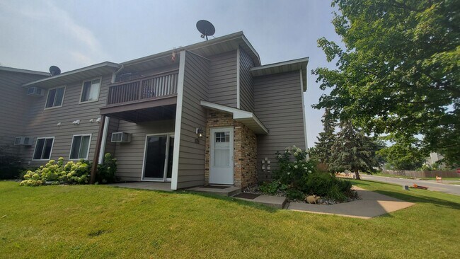 Building Photo - Main Floor Condo Available September 1, Up...