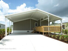 Building Photo - 709 Lark Dr