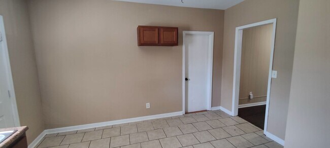 Building Photo - 1520 Lawn Ave