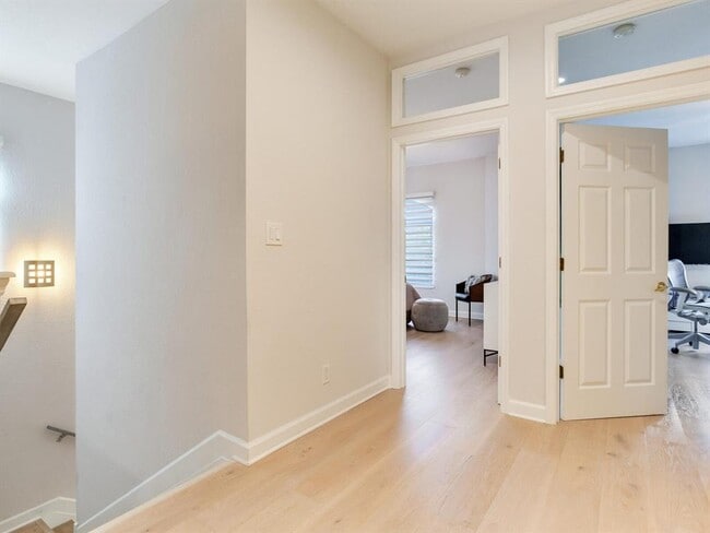 Building Photo - 6302 Vista Verde Dr W