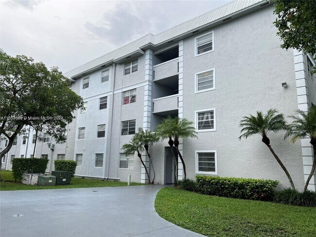 Building Photo - 17255 SW 95th Ave