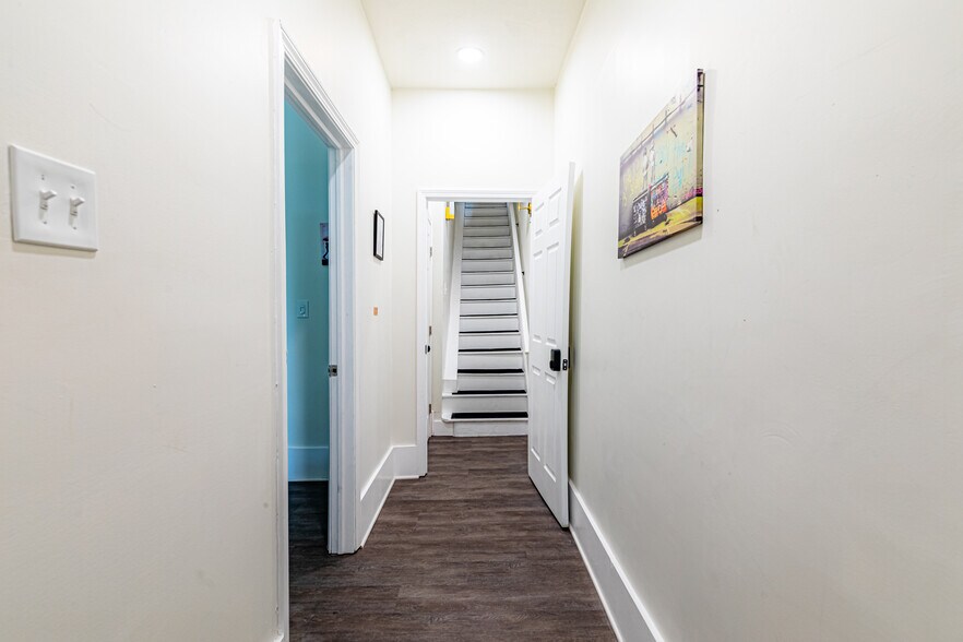 Building Photo - 2325 5th Ave