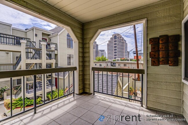 Building Photo - 2 br, 1.5 bath Condo - 601 North Kenwood S...