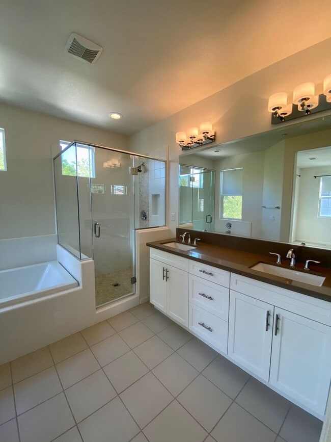 Building Photo - Executive and Upgraded 3-Bedroom Townhome in South Temecula!