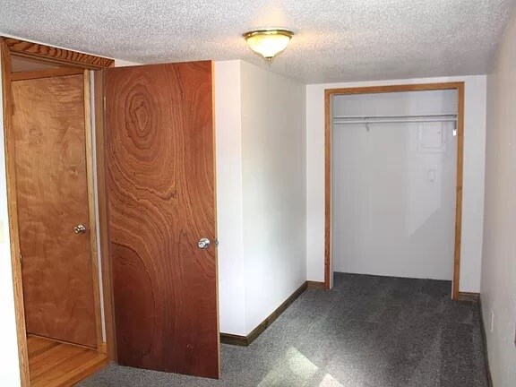 Building Photo - 208 6th St