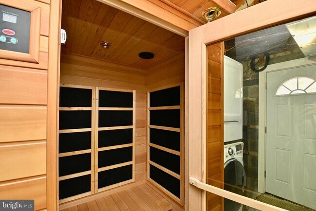 Building Photo - 10612 Anita Dr