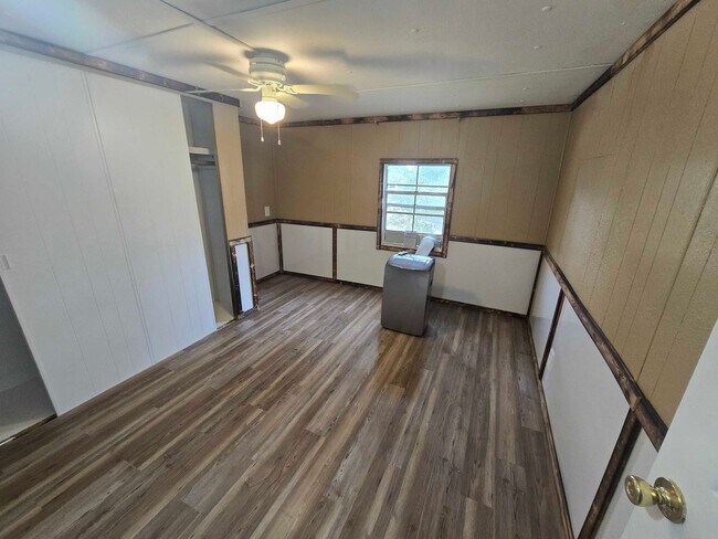 Building Photo - Affordable Living Near Bastrop