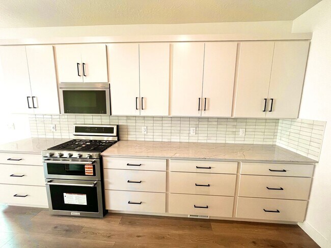 Building Photo - Stunning 5BD/3BA New Construction in Lehi | 3,287 SF | HOA Covers Yard | Aug 1