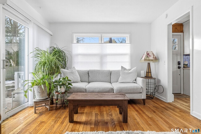 Building Photo - 12 Beach Park Rd