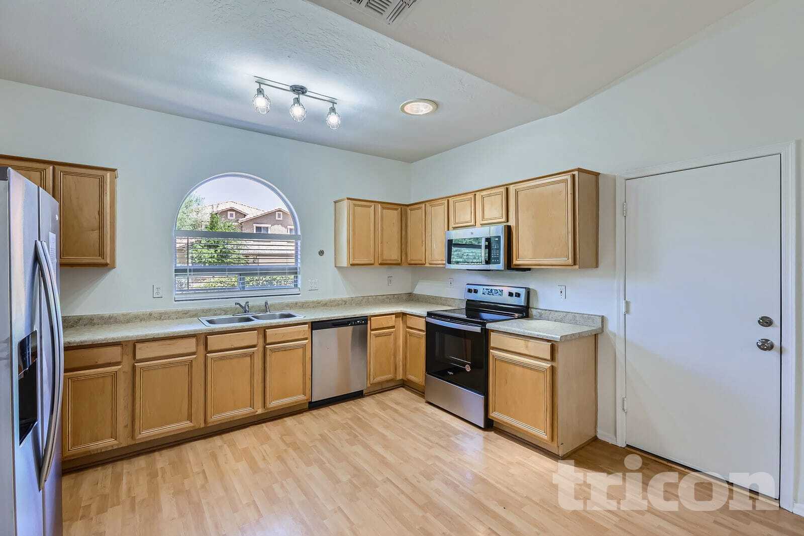Building Photo - 2733 E Gary Way