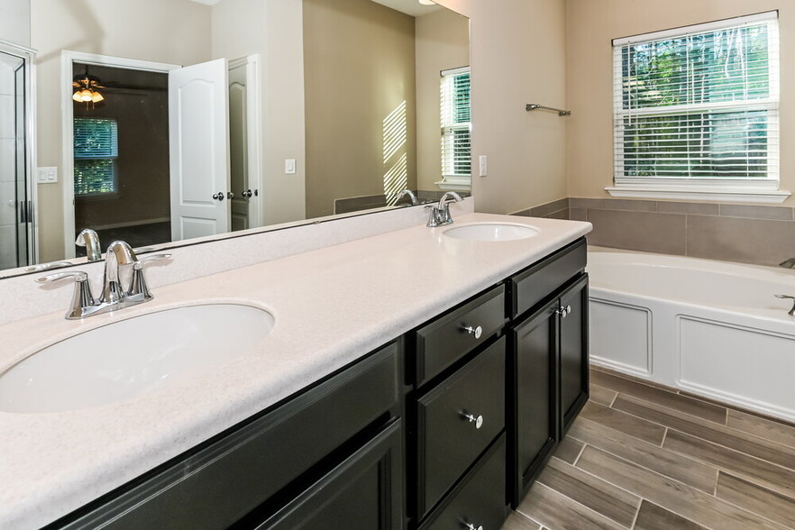 Building Photo - 6835 Longleaf Branch Dr