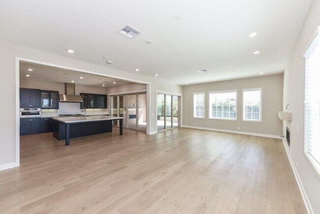 Building Photo - 4bd/4.5ba Single Family House w/ VIEW Gated Community Altair Irvine for rent