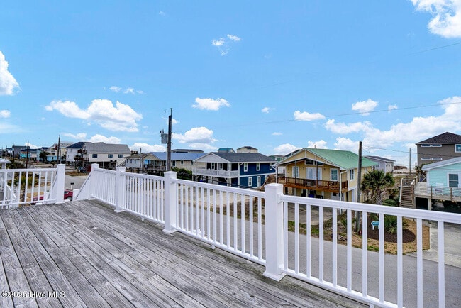 Building Photo - 1207 N Topsail Dr