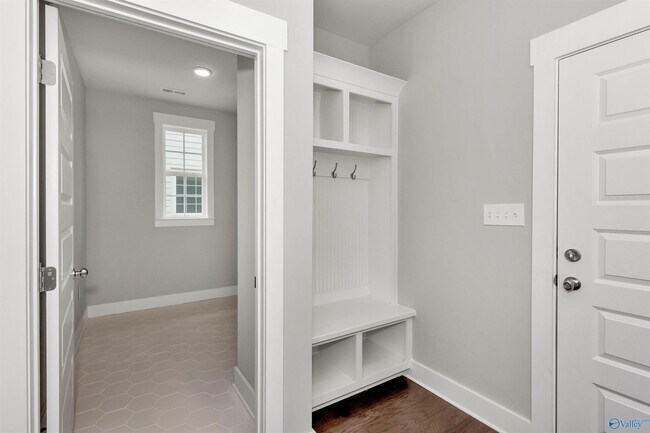 Building Photo - 113 Marlbrook Dr