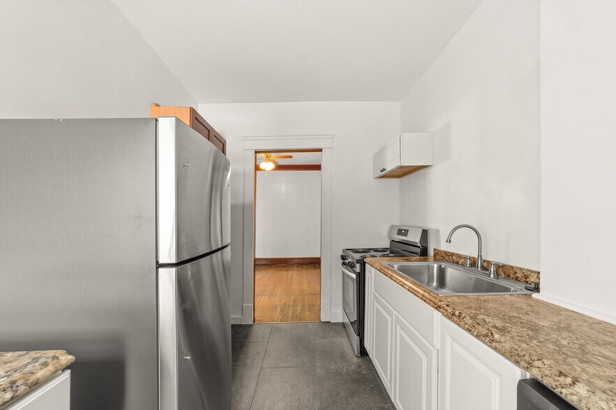 Kitchen - 11427 Clifton Blvd