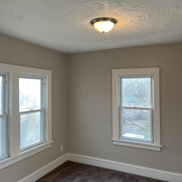 Building Photo - 931 Peerless Ave