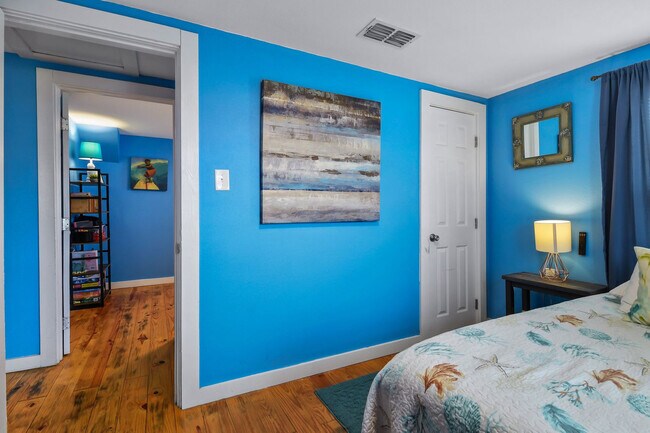 Building Photo - 822 N Ann St