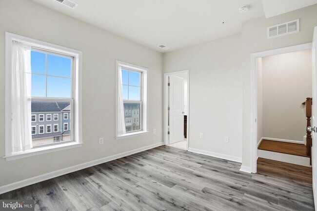 Building Photo - 14325 Potomac Heights Ln