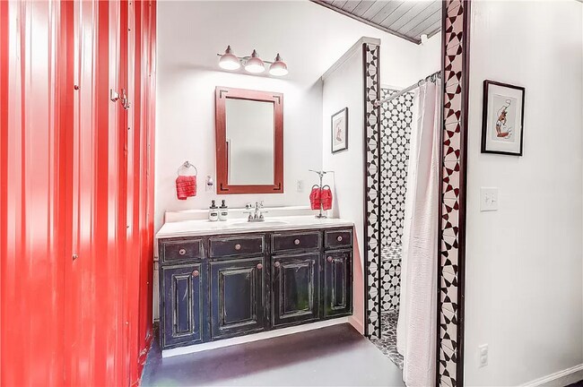 Building Photo - 1312 N Verne St