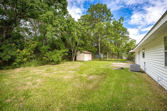Building Photo - 2840 Gardendale Ave