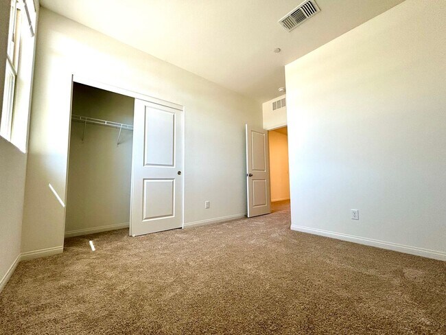 Building Photo - Brand new Townhome!   Summerlin Grand Park Village