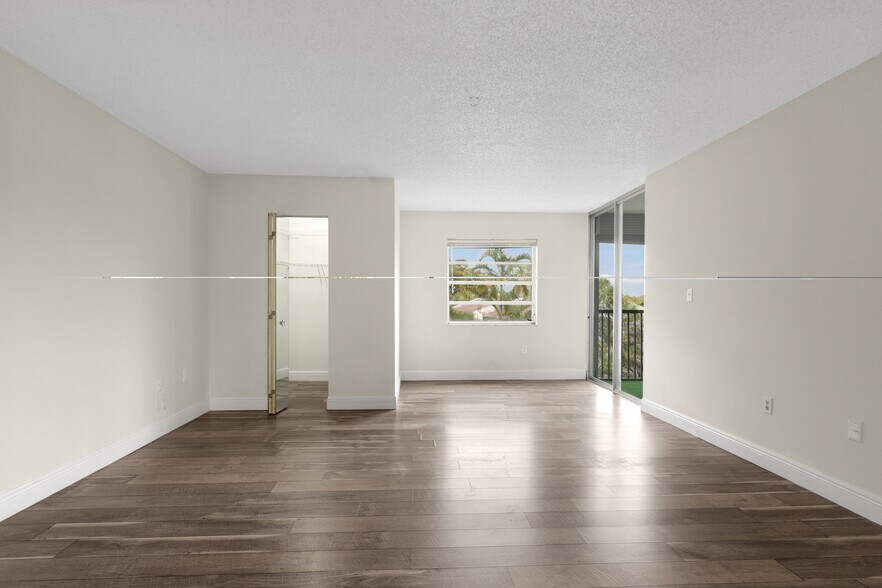 Master Bedroom - 3940 Inverrary Blvd