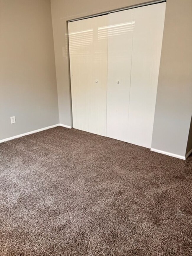 Building Photo - 1167 Abbey Ln