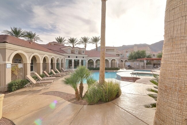 Building Photo - Upgraded Northwest 1 Bedroom Condo with At...
