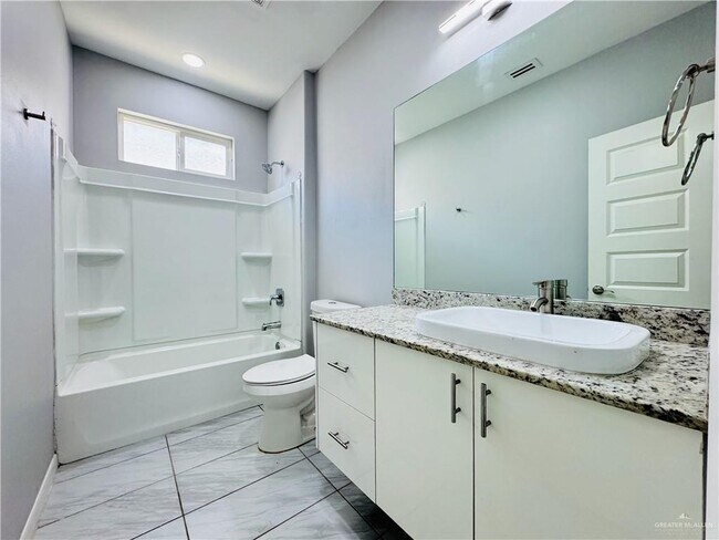Building Photo - 17 Bella Costa Dr