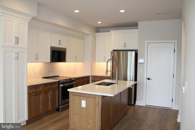 Building Photo - 205 Manion Aly
