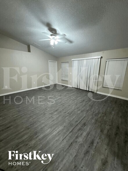 Building Photo - 839 Mendoza Dr