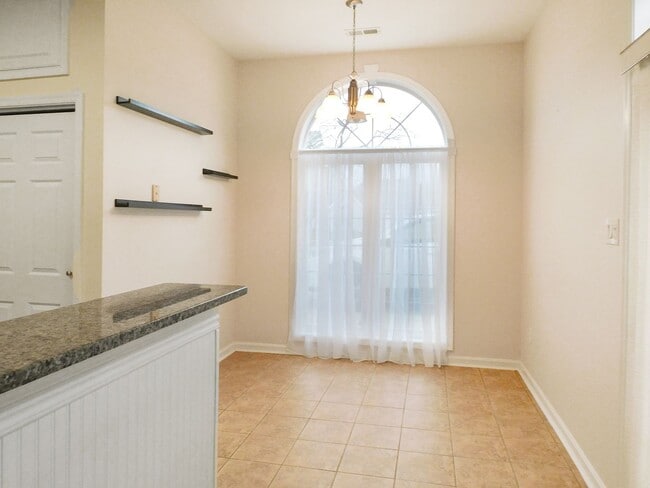 Building Photo - 48145 Mayflower Dr