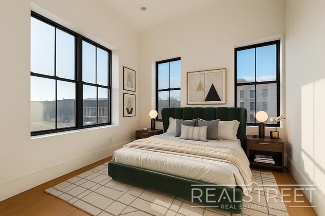 Building Photo - Spacious Renovated 2-Bedroom Apartment with Modern Comforts