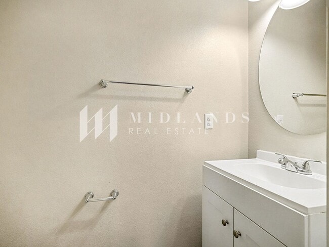 Building Photo - Papillion 2 Story