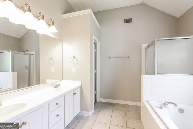 Building Photo - 2415 Crestwicke Crossing Ct
