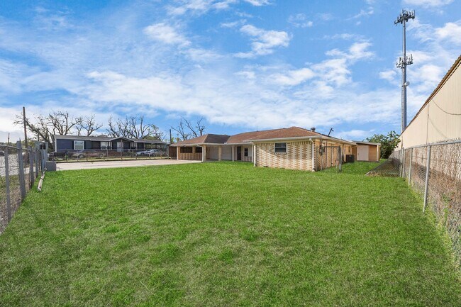 Building Photo - 4402 Ludwig Ln