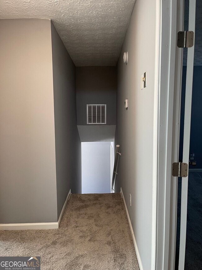 Building Photo - 235 Deerfield Dr