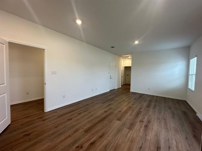 Building Photo - 228 Jeffers