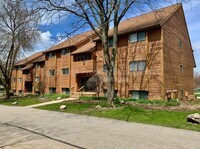 Building Photo - 6691 Boca Vista Dr NE