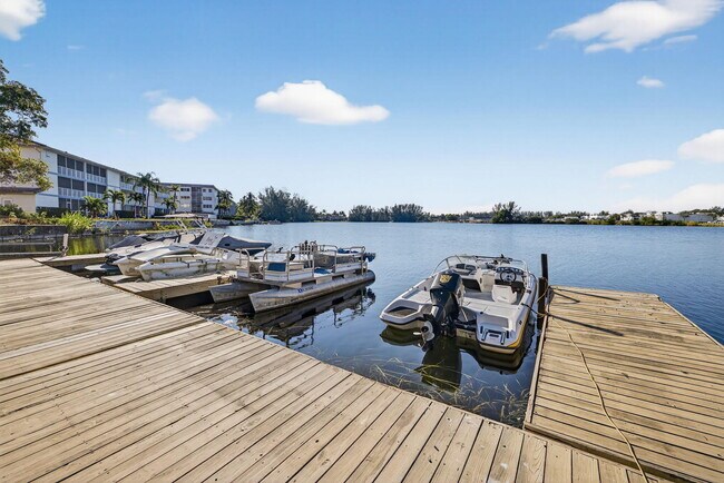 Building Photo - 4491 Crystal Lake Dr