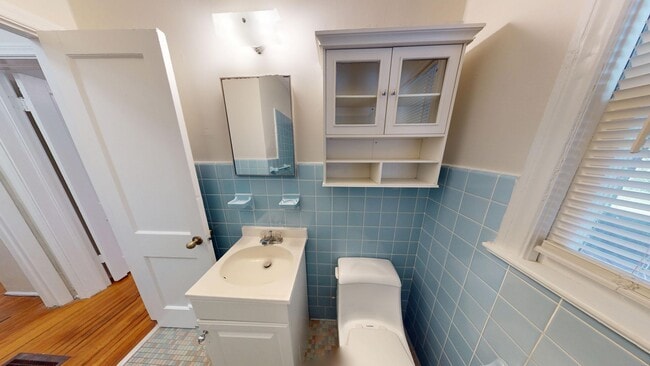 Building Photo - Charming 2 Bedroom/ 1 Bathroom Home with D...