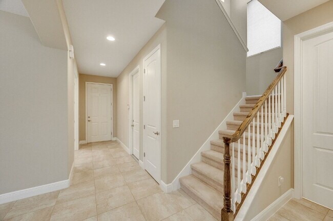 Building Photo - 4 bedroom, 3.5 bathroom in desirable Trasona!