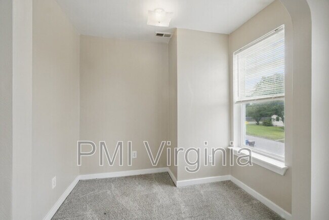 Building Photo - 1310 Hoover Ave