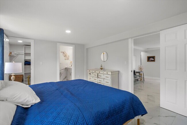 Building Photo - 3-Bedroom Punta Gorda Retreat with Marble Finishes & Stylish Furnishings!"