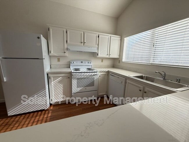 Building Photo - 500 Bella Vista Dr