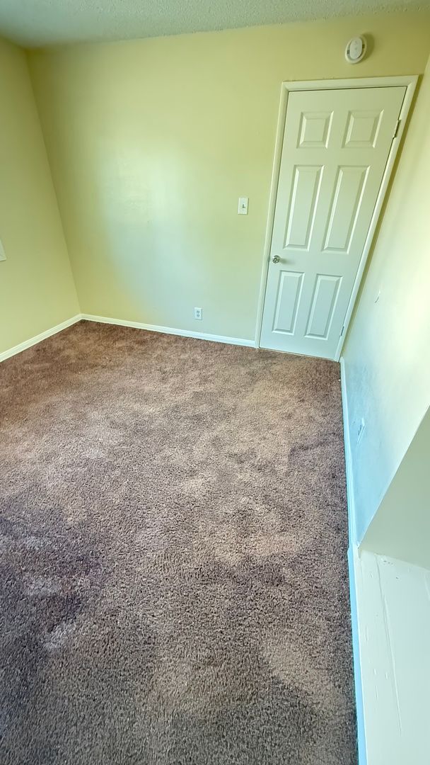 Building Photo - 2 bedroom 1 bath available near UC Riverside