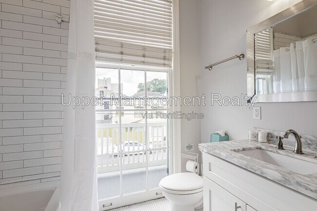 Building Photo - 1201 Baronne St