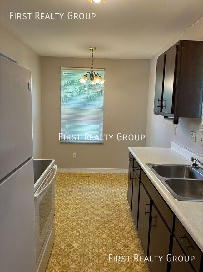 Building Photo - 2322 Koehler Ave
