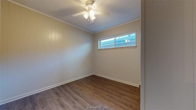 Building Photo - 206 Lynn Dr