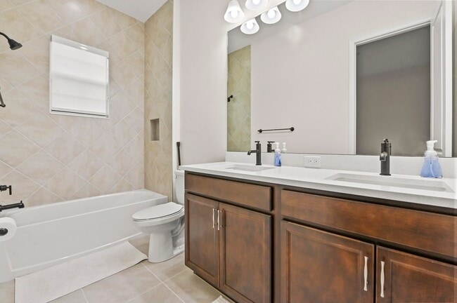 Building Photo - 15030 Wildwood Cir